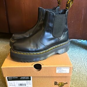 DR. MARTENS 2976 Smooth Leather Platform Chelsea Boots USW7/39